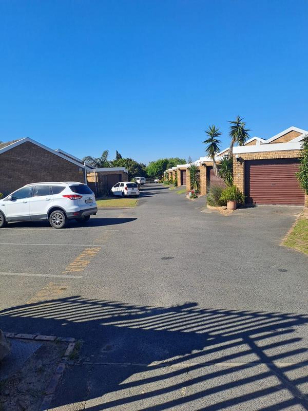 To Let 2 Bedroom Property for Rent in Loevenstein Western Cape